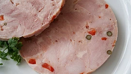 Domácí drůbeží šunka se zeleným pepřem a kapií