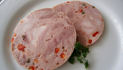 Domácí drůbeží šunka se zeleným pepřem a kapií