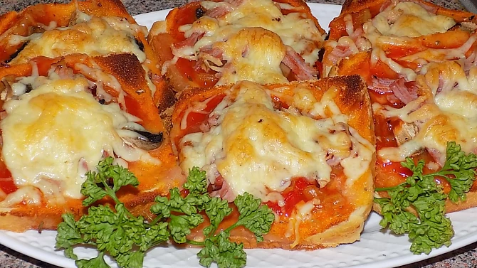 Fofr pizza z toustového chleba