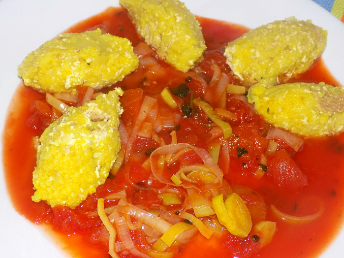 Jáhlové halušky s rajčatovou omáčkou