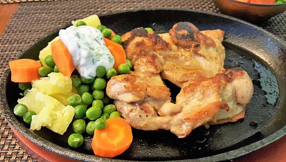 Kuřecí gyros steak na litinové pánvi (bez tuku), Kuřecí gyros steak na litinové pánvi (bez tuku)