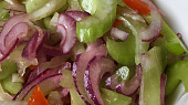 Lehký salát z řapíkatého celeru