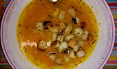 Mrkvovo-česneková polévka, s opečenými rohlíky :-)