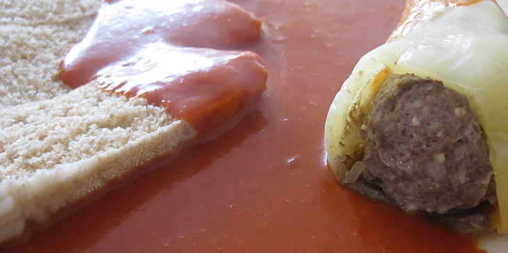 Papriky plněné mletým masem s rajskou omáčkou (z parního hrnce)