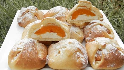 Šátečkové koláčky s tvarohem a meruňkami