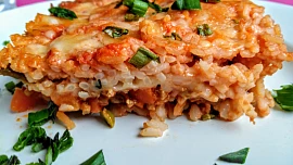 Sicilská rýže, zapečená s masem, barevnou zeleninou a mozzarellou