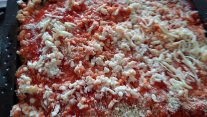 Sicilská rýže, zapečená s masem, barevnou zeleninou a mozzarellou