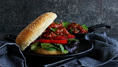 Trhané hovězí s domácí BBQ omáčkou