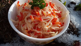 Zelný salát s medem a paprikou