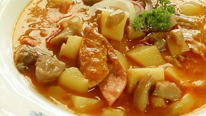 Bramborová gulášová polévka s hlívou