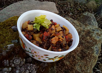 Černá čočka se zeleninou - teplý salát nebo příloha