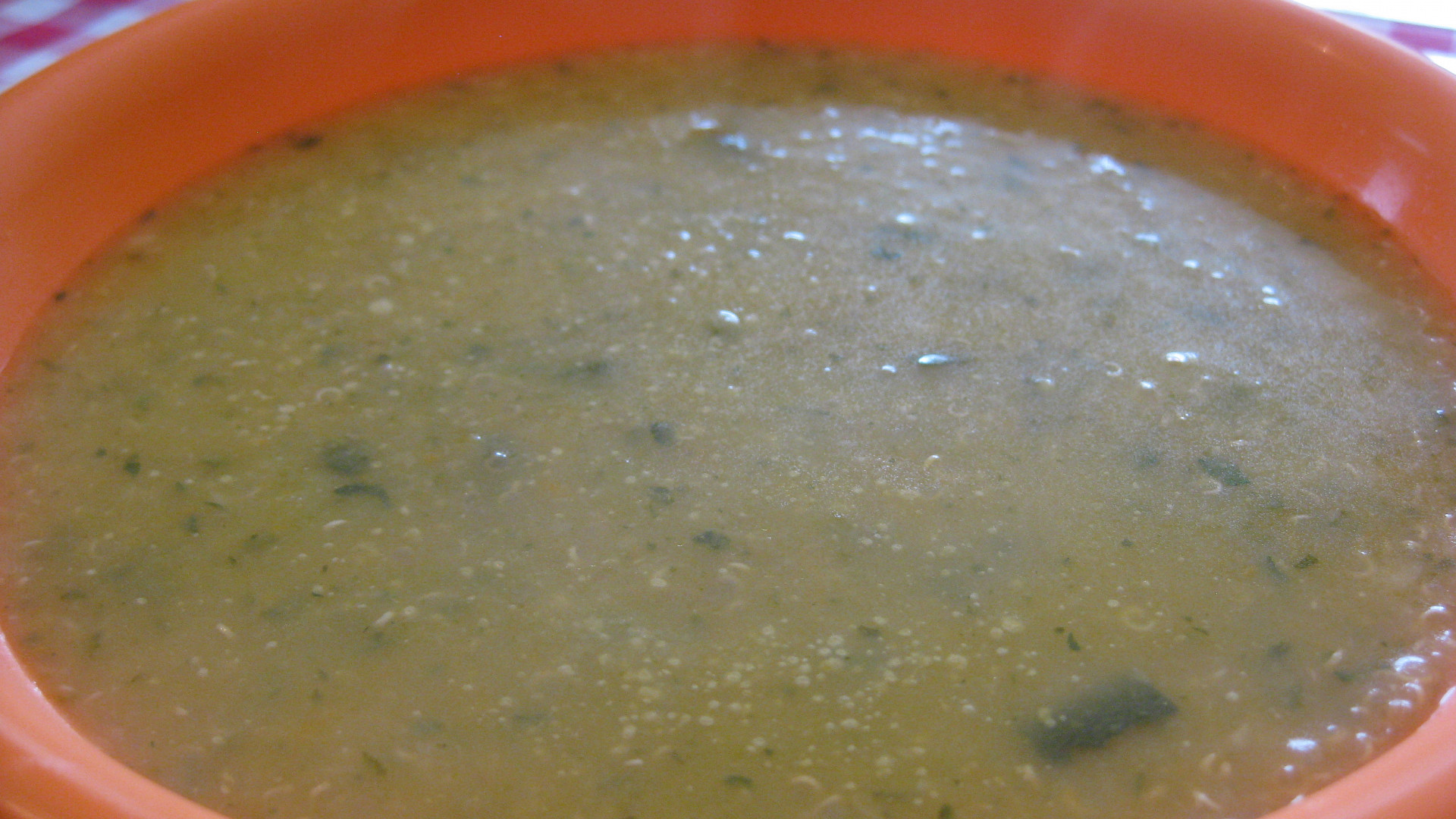 Cuketová polévka s batátem a quinoou