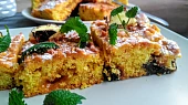 Moučník z džusu s dvěma druhy marmelády