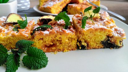 Moučník z džusu s dvěma druhy marmelády