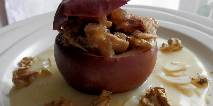 Pečená jablka s ořechy (Pečené jablko)