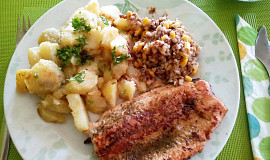 Pstruh filet s pohankovým salátem a brambory