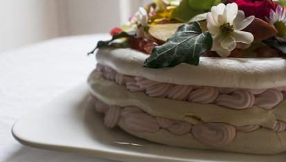 Vegan Pavlova s kokosovou šlehačkou