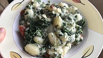 Zapečené gnocchi se sýrem a špenátem