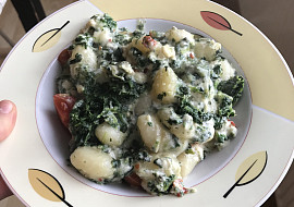 Zapečené gnocchi se sýrem a špenátem