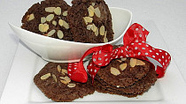 Čokoládové sušenky s mandlovými lupínky