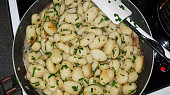 Gnocchi s listovým špenátem a houbovou omáčkou