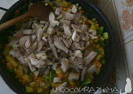 Hutná zeleninová polévka s hlívou a majoránkou (Polévka s hlívou - příprava)