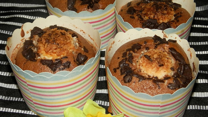 Kakaové muffiny s čokoládou a kuličkou rafaelo, Kakaové muffíny s čokoládou a kuličkou rafaelo