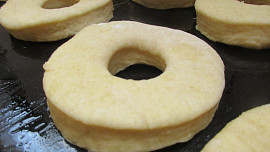 Karamelové donuty