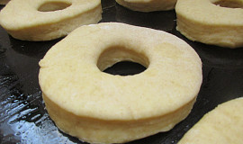 Karamelové donuty