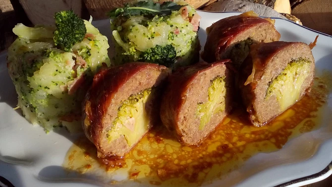 Masové koule s brokolicí (květákem)