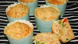 Muffiny se šunkou, kapií a mozzarellou