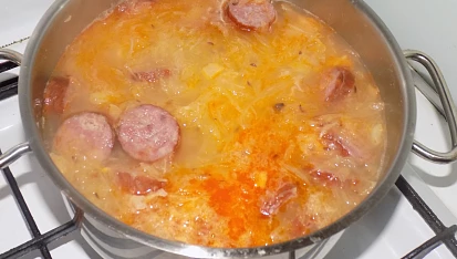 Staročeská zelňačka s klobásou