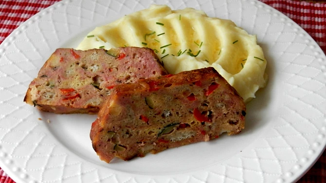 Šťavnatá kuřecí barevná sekaná, Šťavnatá, kuřecí, barevná sekaná