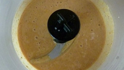 Výborná nutella, ořechy rozmixované na pastu