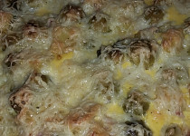 Zapečené kapustičky s brambory, šunkou a sýrem