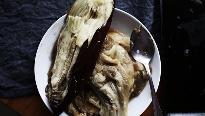 Lilková pomazánka Baba Ghanoush (vegan)