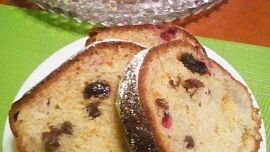 Bábovka voňavá s rybízem a pomerančem
