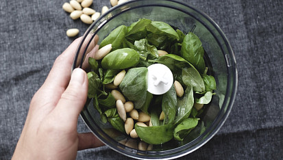 Bazalkové pesto (vegan)