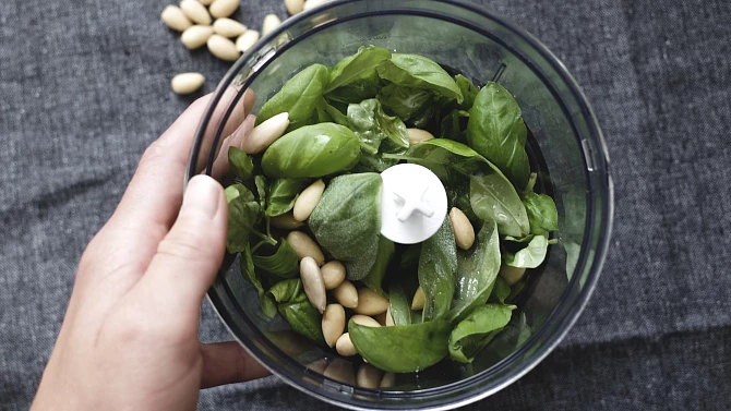 Bazalkové pesto (vegan)