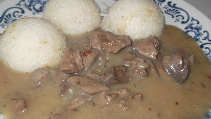 Drůbeží játra na cibulce s rýží