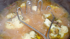 Květáková bramboračka
