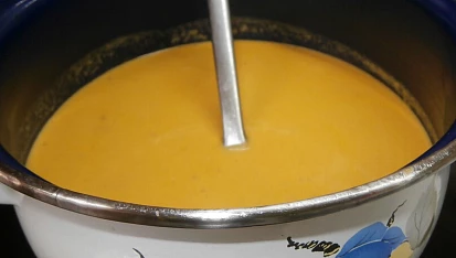Mrkvová polévka, byl toho 3 l hrnec