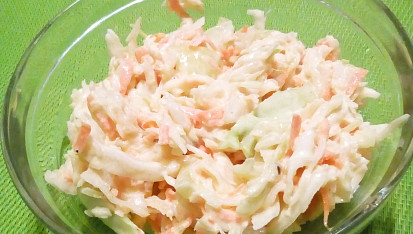 Pečená králičí stehýnka na tymiánu se salátem Coleslaw