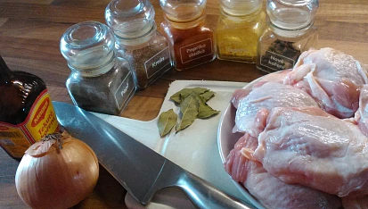 Přírodní dušené kuře na paprice, ingredience na olej a jíšku jsem zapomněl :-)