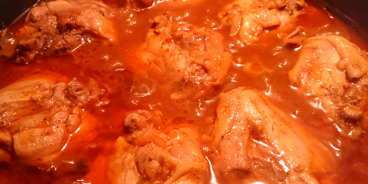Přírodní dušené kuře na paprice (Měkké maso a hladina šťávy jak by mělo být.)