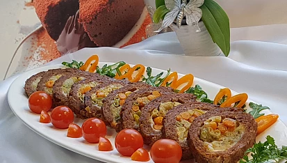 Sekaná roláda s vinnou klobásou a zeleninou