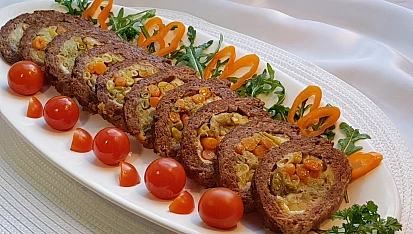 Sekaná roláda s vinnou klobásou a zeleninou