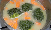 Tykvová polévka s batáty a brokolicí