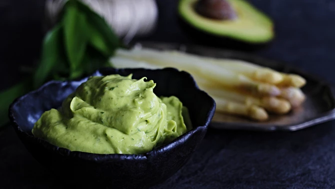 Avokádová majonéza a omáčka aioli s medvědím česnekem