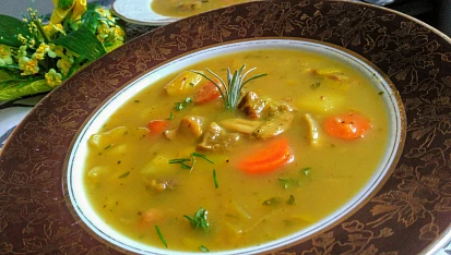 Chutná bramboračka s houbami